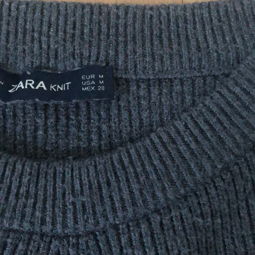 Zara Knit never worn, like new. Bought last year for 399kr. FREE SHIPPING. . Stickat.