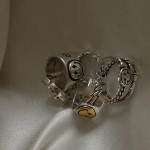 Ringar - Massa nya ringar i äkta sterling silver kommer släppas den 1e februari! Gå gärna in på hemsidan saintbavi.com och skriv in eran mail för att säkra en ring💕⚡️⚡️