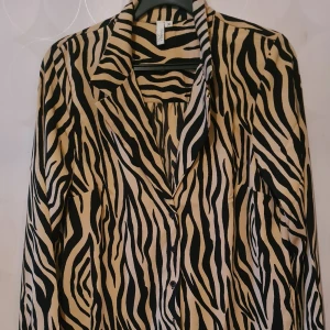 Blues  - Köpt på nly trend, men har aldrig kommit till användning 