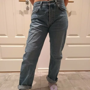 Jeans! - Fina, lite baggy jeans som inte kommer till användning. Pris är diskuterbart!