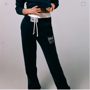 Nya zara mjukisar - Säljer dom här så fina HELT NYA mjukisbyxor från zara i storlek s, köpte dom precis men va lite för små😭❤️svin snygga o sköna kostar 359 från början❤️