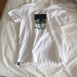 Jätte cool t shirt - Jätte cool t shirt med coolt tryck. Använt enstaka gång! Inga defekter❤️