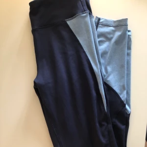 Träningstights  - Säljer träningstights 100kr, använd endast fåtal gånger, storlek S (passar strlk M också), Köpare står för frakt 🚚 
