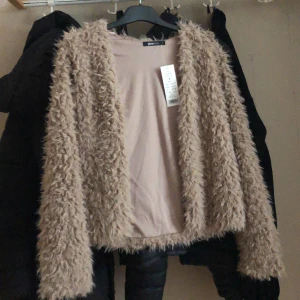 Jacka - Aldrig använd, köpt för 299kr, helt ny