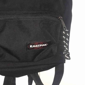  - Eastpak ryggsäck nästan oanvänd!!! Relativt liten i storleken men får plats med mycket. Möts ENDAST upp i stockholm , fraktar ej!