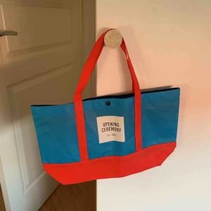  - Liten väska från opening ceremony