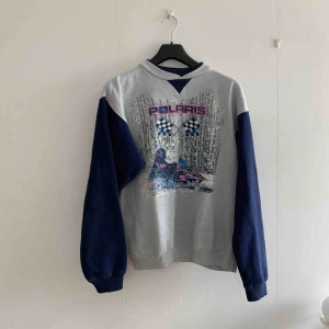  - Mysig tjocktröja i strl L men passar mer som M Frakt ingår ej 