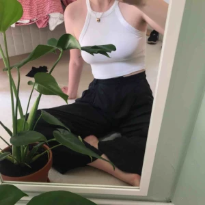  - Jättefin kort tröja som är köpt på Zara! Den är i superbra skick då den inte är så använd. Frakt tillkommer på 30kr! 