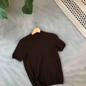  - Helt oanvänd topp från hm! Supersnygg och skön😍🤭! 