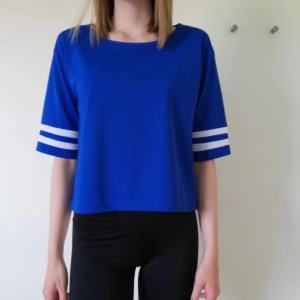  - Frakt ingår🌹sporttröja specialbeställd till en uppvisning. Även träningstajtsen från SOC är till salu ~ skriv på vid frågor :) 