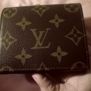 Louis Vuitton plånbok.