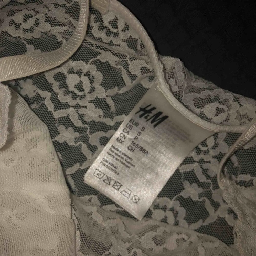 Jättesöt brallette från H&M, köpt här på plick (men den är aldrig använd). Tyvärr var den för liten för mig  :( frakt = 20 kr. Toppar.