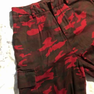  - Jättefina byxor köpta av en tjej här på plick. Använde dom ca tre gången men kände tyvärr att dom inte riktigt passade mig. Jättefint skick, priset kan diskuteras, skriv för fler bilder!