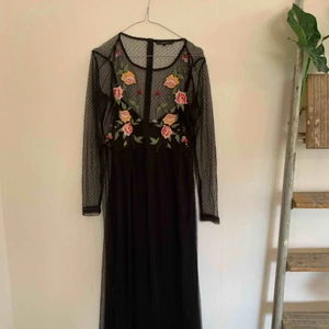  - Fin lång klänning ifrån veromoda, använd en gång! Som ny! 