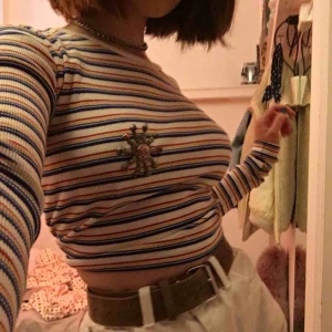  - Dösnygg långärmad randig tröja från brandy melville som jag bara använt 3-5 ggr på grund av att jag har många liknande:) kan mötas upp i stockholm, annars ingår frakt. Priset går att diskutera