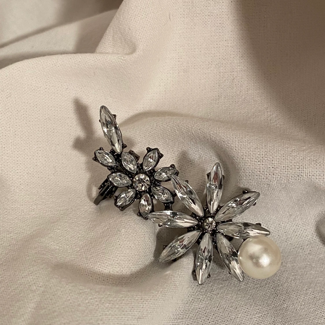 klättrande örhänge