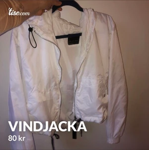 Vindjacka  - Vindjacka från Bershka✨
