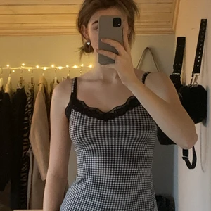 Rutigt linne - Minns inte storleken på det men jag har s/m och den passar mig perfekt! Använd fåtal ggr.