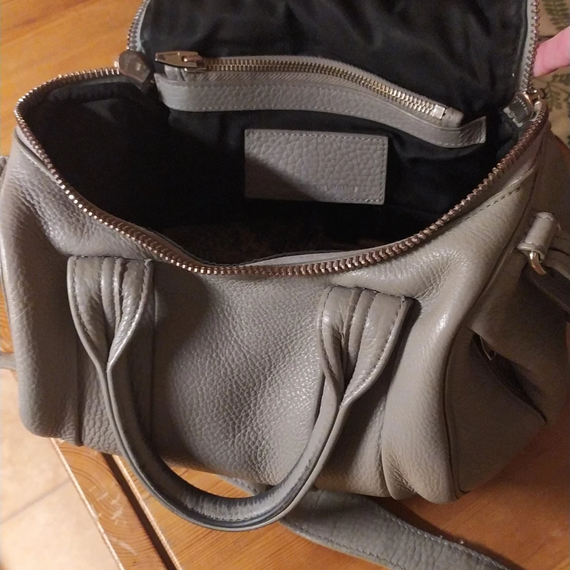 Äkta Alexander Wang väska, grå med guldnitar - 91