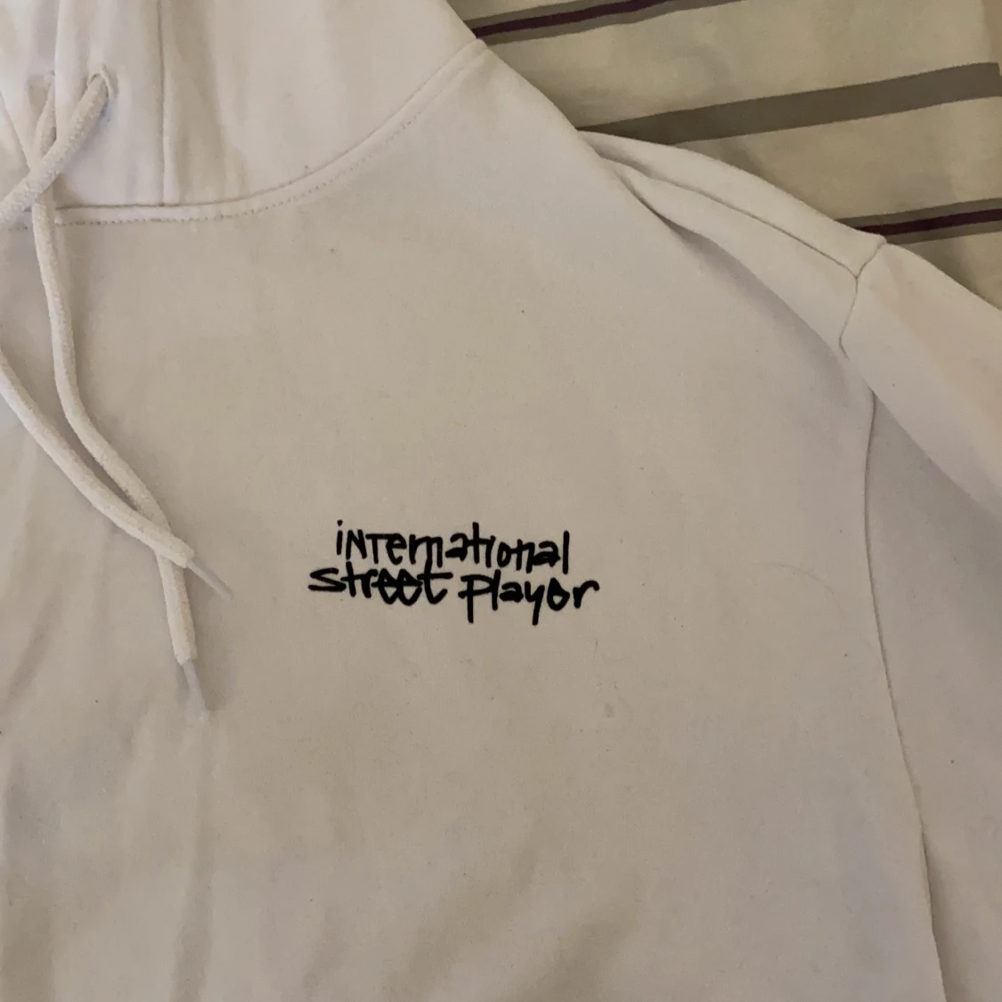 Vit oversized hoodie i storlek M! - 91