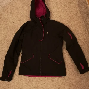 Skidjacka Peak Performance - Skidjacka strl 150 men passar mig som har XS/S