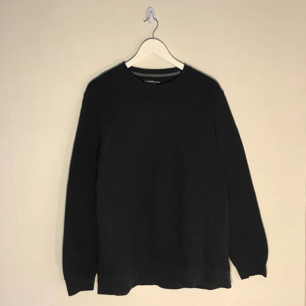 Vintage blank sweatshirt från Croft&Barrow. Tröjan är i bra skick men har spår med nopper. Storlek Large men är ganska lång, kolla mått. Storlek Large. Tröjor & Koftor.