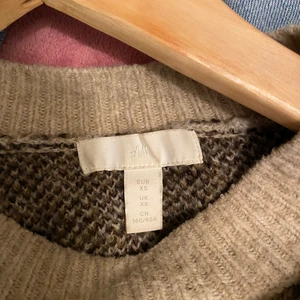 Stickad kofta  - Leopard stickad kofta från H&M, köpt för 299kr säljer för 80kr. Är i storlek  XS