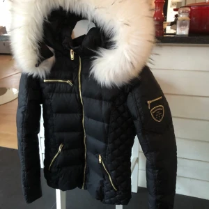 Rockandblue vinterjacka  - Mycket bra skick, knappt använt, inga deffekter, varm och mysig