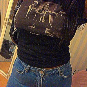 Pulp ficton t-shirt - Pulp ficton t-shirt som det står ”say what again!” Som är ett citat ifrån filmen. Kan skicka tröjan på posten men du står för frakten. Annars kan jag mötas upp i fagersta eller kopparberg. Tröjan är x-small men passar small också.