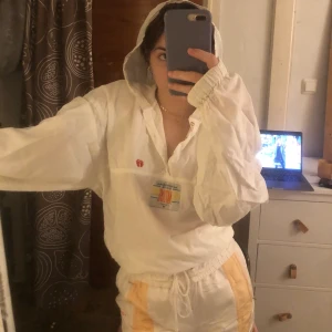 Vindjacka i tyg - Vintagejacka, unikt klädesplagg kan lova att ingen annan har en sån här. OVERSIZED 