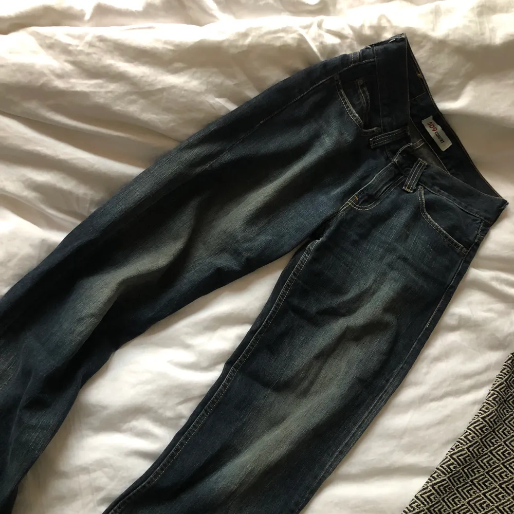 Skitsnygga lågmidjade Levis jeans! Säljer då de tyvärr är för små för mig. Jeans & Byxor.