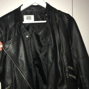 Skinnjacka - Toppenskick och nästan aldrig använd! 100kr eller högsta bud