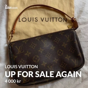 LOUIS VUITTON POCHETTE  - it - bag💜  kom med bud. Högsta bud atm 4500 sek🎁 Hör av er om ni vill lägga bud 🖤 Stort intresse och där med budgivning. Budrundan börjar på 4000,  Högsta bud atm: 4400  BUDRUNDAN Avslutas 18/12 kl 12:00 🎅🏼  Ikonisk Louis Vuitton pochette !!!! väskan är inköpt på Vestiaire Collective som beäkthet och är en stor plattform för luxury brands som säljs.   Info om väskan:  Väskan är i väldigt fint vintage skick. Inga skador. Varken utanpå eller inuti. Remmen är också i väldigt fint skick som syns på bilden. Det är en perfekt väska som håller i längden 🤎  Väskan är en pochette i den vanliga storleken:   Höjd 13 Längd 21 Djup: 4 cm  Straprdrop:15 cm 
