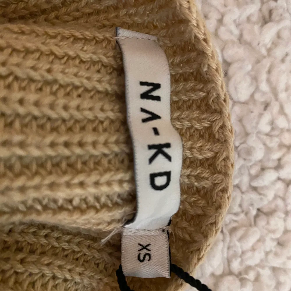 Säljer denna mysiga tröjan från na-kd i storlek xs. Knappt använd och därmed inga skador💕 170kr + frak. Stickat.