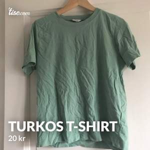 Turkos t-shirt i jätteskönt material