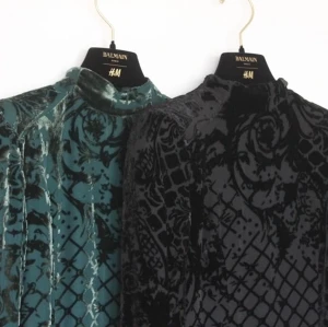 Balmain klänning strl 34 - Säljer min gröna satin klänning från balmain endast använt 1 gång. Detta var samarbete mellan H&M x Balmian och finns ej att köpa längre. Nypris: 1499:-