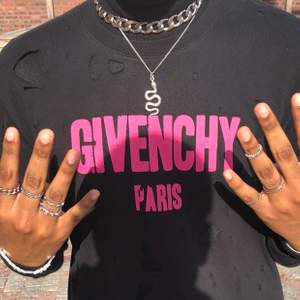 Givenchy Givenchy pink logo ripped t-shirt, Streetwear givenchy shirt
