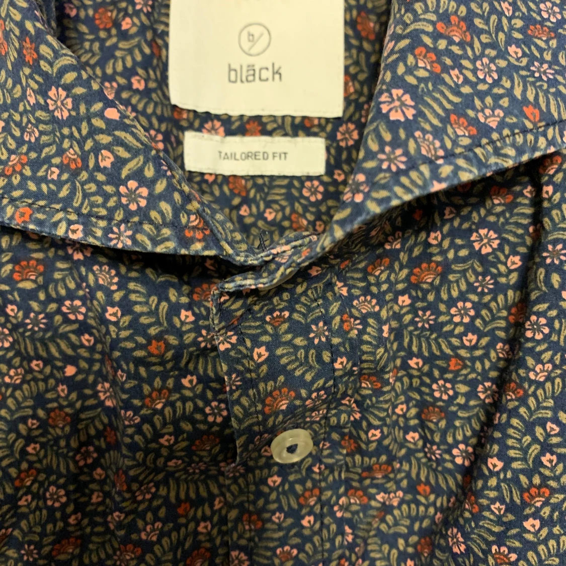 Småblommig skjorta från Bläck stl L 41/42  - 91