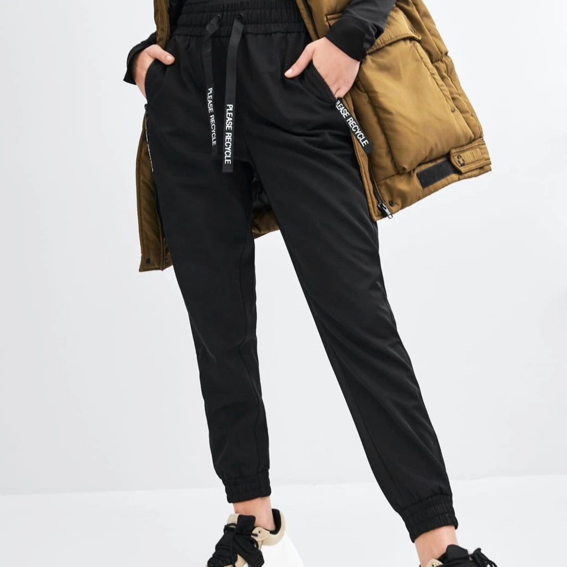 Snygga byxor, please recycle, stl. M