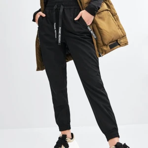 Snygga byxor, please recycle, stl. M - Byxor från Zara stl M i mjukt tyg. Gott skick. 