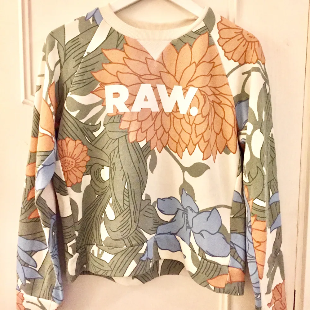 Helt ny tröja från G star RAW storlek XS. Sök på: ”A-CRAFT CROPPED R SW” nypris 899kr. Tröjor & Koftor.