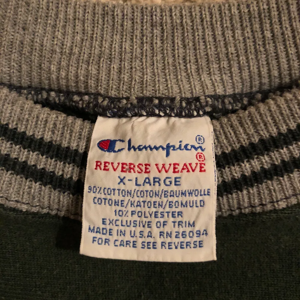 Superfin champion tröja som ja säljer då den tyvärr används för lite:( jättefint skick, köpt secondhand! Stl XL men skulle säga M-L beroende på hur man vill ha den☺️ Köparen står för frakten💞. Tröjor & Koftor.