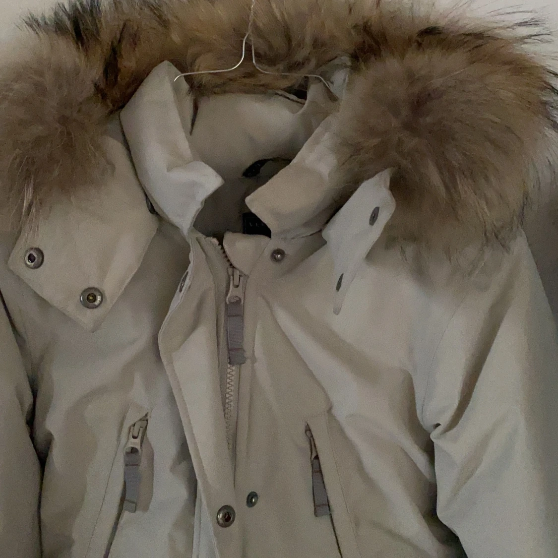 Lång verdeterre jacka med äkta päls