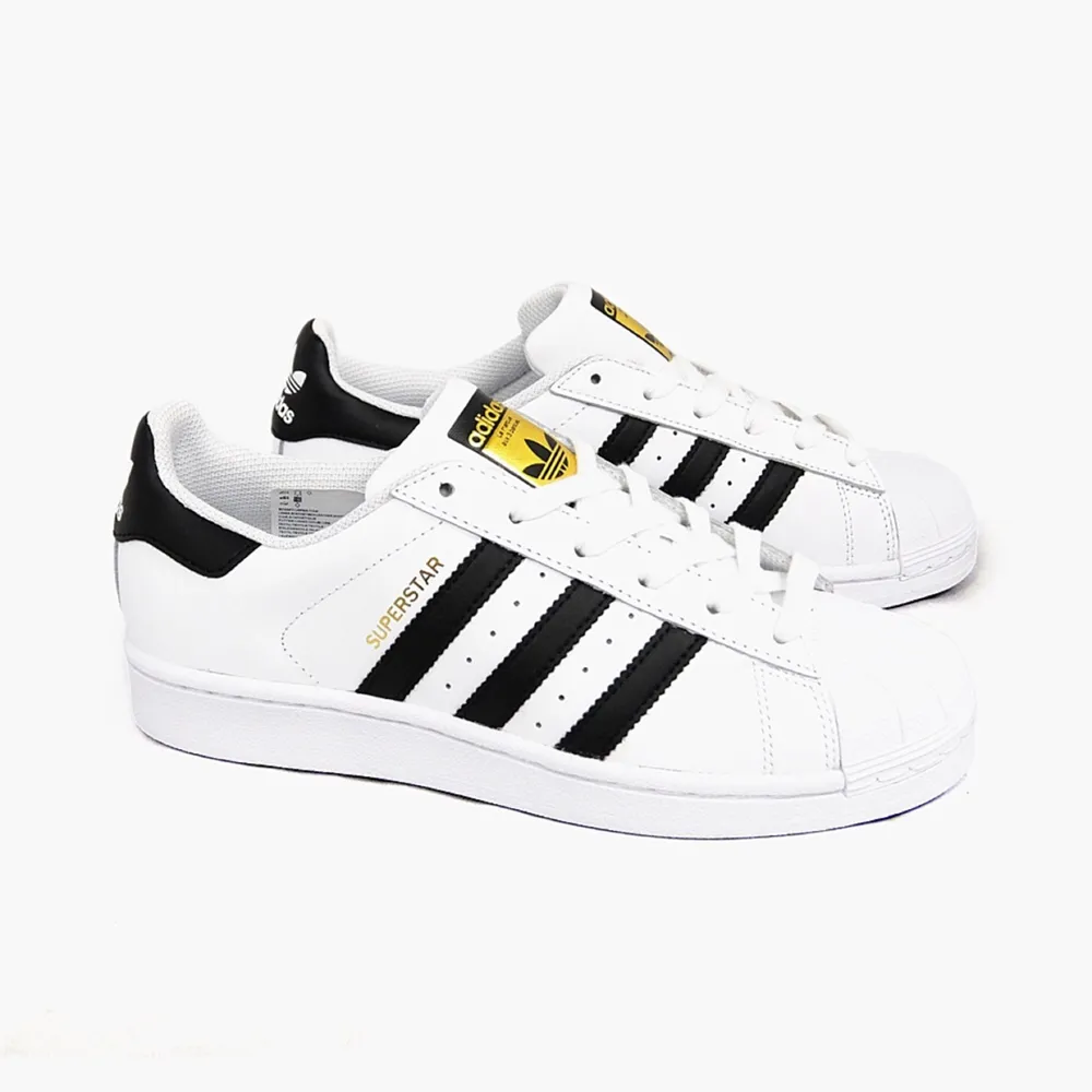 Skor från Adidas originals Superstar
Storlek 37. Helt nya! Aldrig använda! 
Frakt 70:- . Skor.