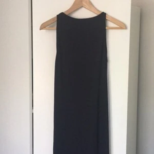  - Svart klänning från HM, mer som en strl 40.