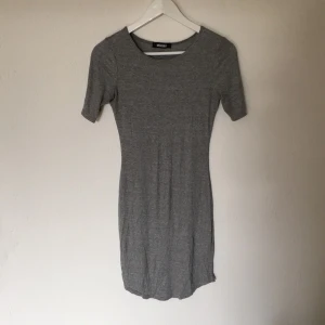  - Snygg, kort samt tajt klänning från Missguided 