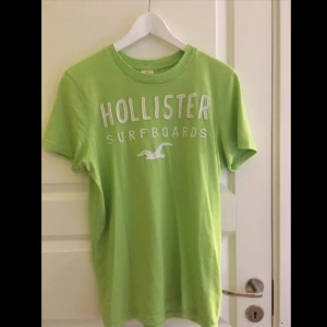  - Hollister tröja storlek large. Knappt använd den är jättefint skick.