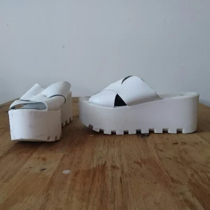  - ☀ Knappt använda platåsandaler från Asos ☀