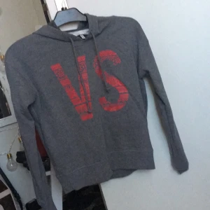  - V.S köpte i US två månader innan , använda en gång , passar S/M , super mjuk och varm.   hämtas i Höganäs eller med post (swish) 