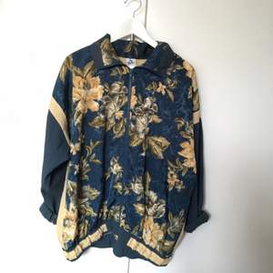 Very thin bomber jacket from beyond retro, in great condition, perfect for autumn and spring!